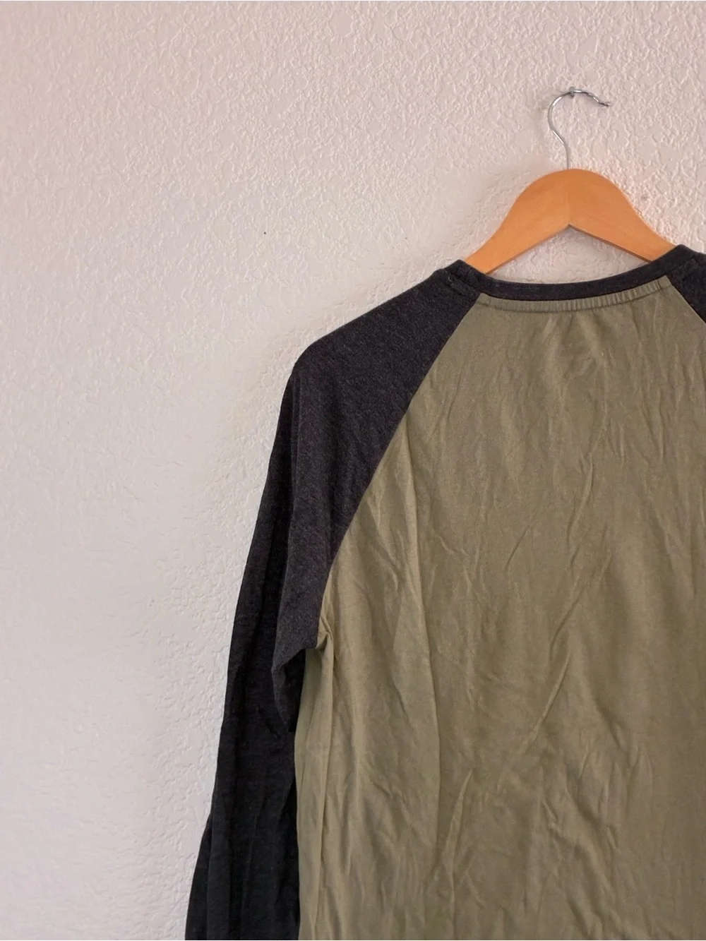 Hurley | Green and gray crew neck cotton blend long sleeve raglan t-shirt small